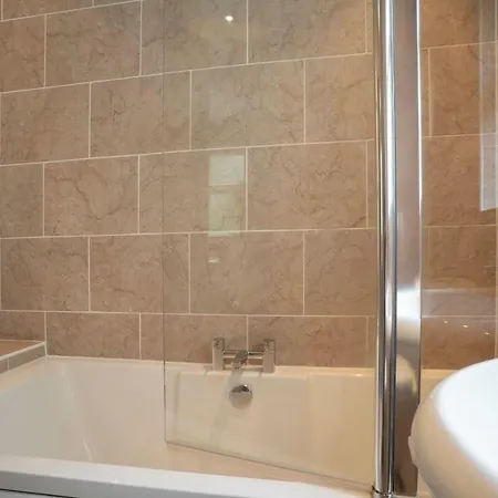 Contemporary 3 Bedroom - Close To Central - Parking Vakantiehuis *