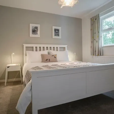 Contemporary 3 Bedroom - Close To Central - Parking * 앰블사이드