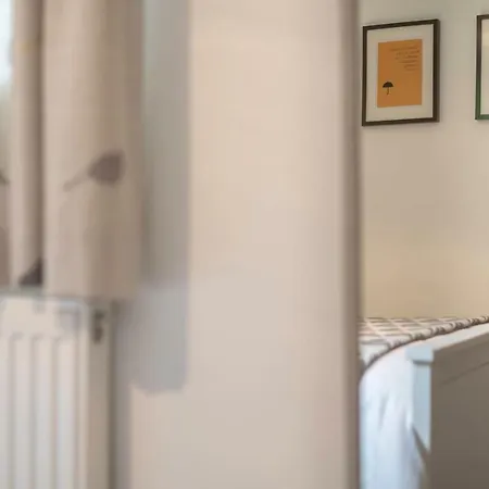 Contemporary 3 Bedroom - Close To Central - Parking 펜션 앰블사이드