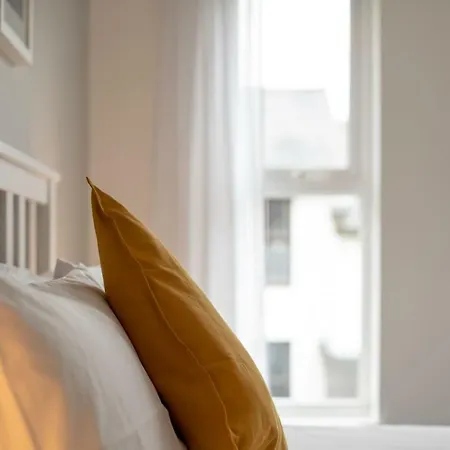 펜션 Contemporary 3 Bedroom - Close To Central - Parking