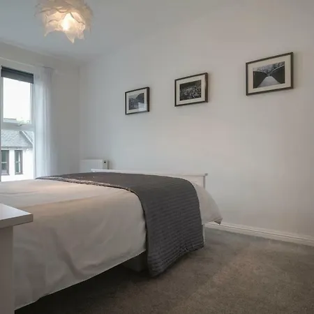 Vakantiehuis Contemporary 3 Bedroom - Close To Central - Parking *