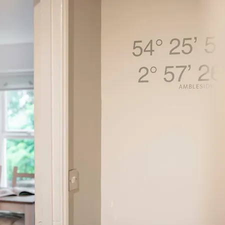 Contemporary 3 Bedroom - Close To Central - Parking 펜션 *