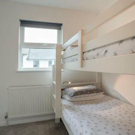 Contemporary 3 Bedroom - Close To Central - Parking
