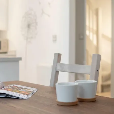 Contemporary 3 Bedroom - Close To Central - Parking